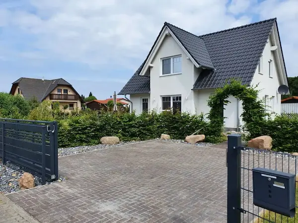 Moderner, energieeffizienter Neubau mit klaren Linien
